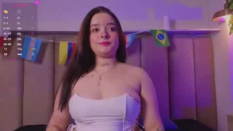 Snapshot of sofi_oaks chatting on June 16, 7:27 pm sofi_oaks online show from June 16, 7:27 pm