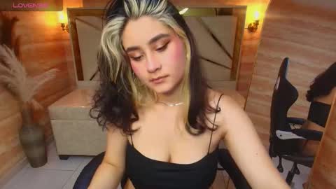 Snapshot of sofi_r_ chatting on November 24, 8:19 pm sofi_r_ online show from November 24, 8:19 pm