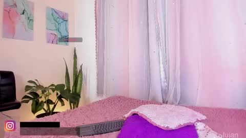 Snapshot of sofia__lujan chatting on February 20, 11:31 am call me L U online show from February 20, 11:31 am