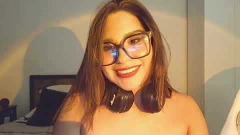 Snapshot of sofia_bloom8 chatting on May 16, 1:35 am Call me Sofi Welcome online show from May 16, 1:35 am