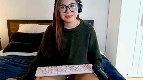 Snapshot of sofia_bloom8 chatting on May 30, 5:10 pm Call me Sofi Welcome online show from May 30, 5:10 pm