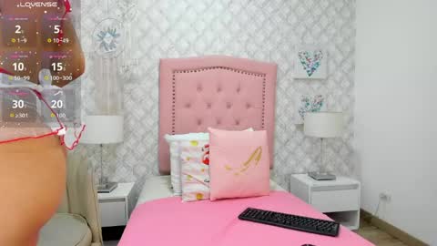 sofia_martinez9 online show from April 13, 7:41 pm