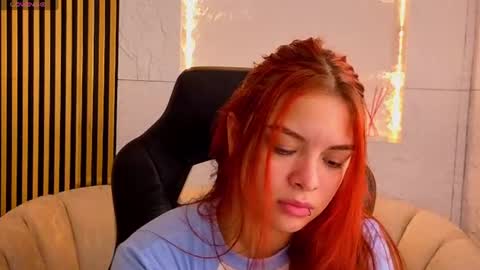 Snapshot of sofia_red_cn chatting on June 26, 1:15 pm sofia_red_cn online show from June 26, 1:15 pm