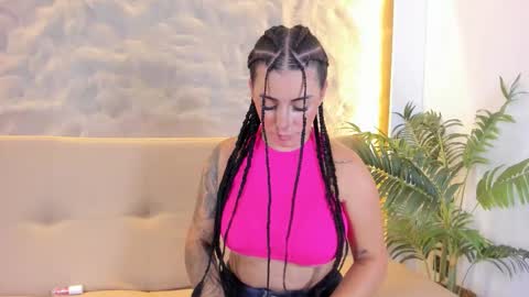 Snapshot of sofia_riveraa chatting on November 25, 5:46 pm SOFIA online show from November 25, 5:46 pm