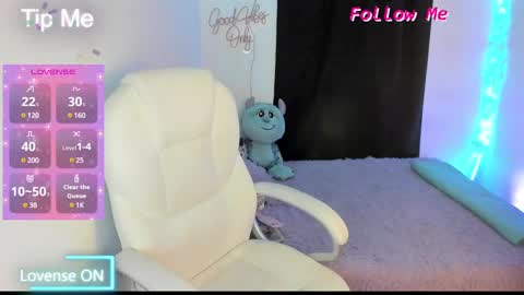 Sofia Thomson online show from January 17, 10:33 am