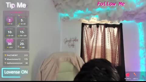 Sofia Thomson online show from February 9, 4:40 pm