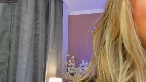 sofia_velvetx online show from April 18, 7:29 pm