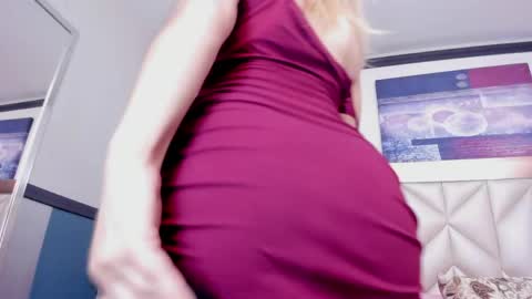 Snapshot of sofiaa_morris chatting on April 18, 7:58 pm Sofia online show from April 18, 7:58 pm