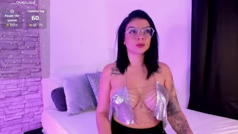 sofiaalarson online show from May 7, 3:12 am