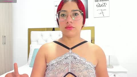 Snapshot of sofiabosch chatting on December 5, 4:42 am Sara online show from December 5, 4:42 am