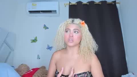 sofiacastillo01 online show from January 9, 2:09 pm