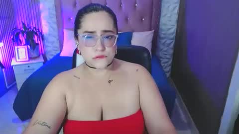 Snapshot of sofiadavis_23 chatting on November 19, 3:23 pm SOFIA online show from November 19, 3:23 pm