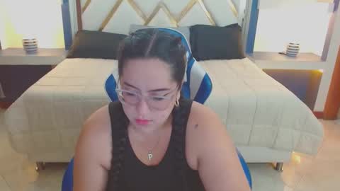 Snapshot of sofiadavis_23 chatting on November 24, 1:33 pm SOFIA online show from November 24, 1:33 pm