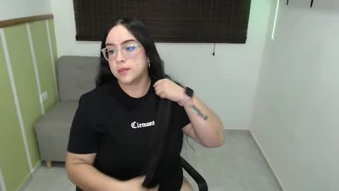 Snapshot of sofiadavis_23 chatting on November 25, 1:22 pm SOFIA online show from November 25, 1:22 pm