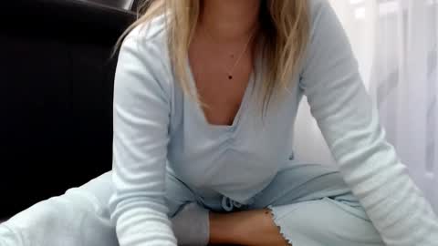 Snapshot of sofialenis chatting on December 17, 3:06 pm SofiaLenis online show from December 17, 3:06 pm