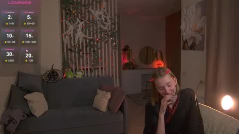 Snapshot of sofiapure18 chatting on October 30, 8:31 pm Sofia Help me overcome shynes with 100 thumbs up online show from October 30, 8:31 pm