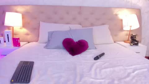 SofiaReyees online show from January 5, 5:27 pm