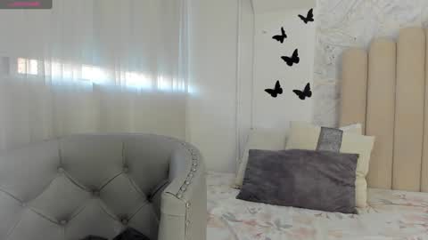Snapshot of sofiarios04 chatting on December 17, 12:11 pm Sofia online show from December 17, 12:11 pm