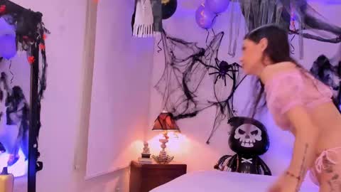 Sofia  Help me reach 5K followers  online show from October 9, 8:40 pm