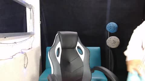 sofiaroyal23 online show from April 16, 10:12 pm