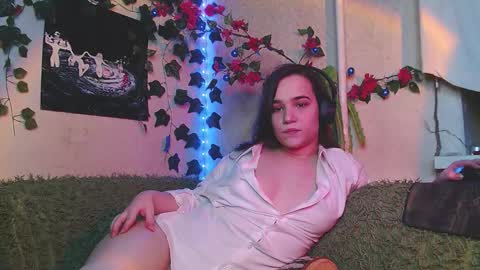 Snapshot of sofiberg chatting on December 3, 11:25 pm SofiBerg online show from December 3, 11:25 pm