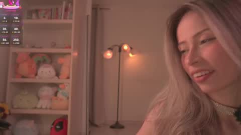 Sofi  online show from February 25, 8:51 pm