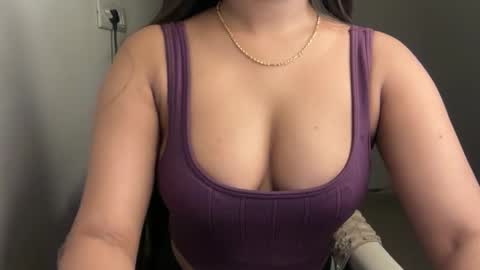 Snapshot of sofie_diva chatting on April 22, 7:04 pm divya online show from April 22, 7:04 pm
