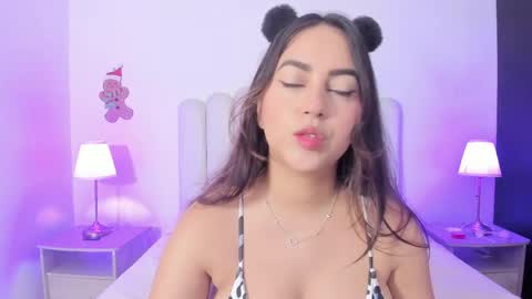Snapshot of sofiebunnie chatting on May 17, 11:12 pm sofiebunnie online show from May 17, 11:12 pm
