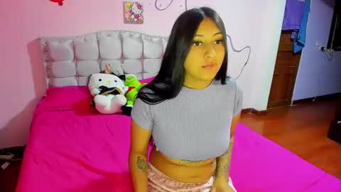 Snapshot of sofii_1219 chatting on February 19, 8:10 am SOFI online show from February 19, 8:10 am