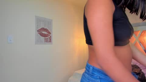 Snapshot of sofii_miller_ chatting on January 22, 1:10 am online show from January 22, 1:10 am