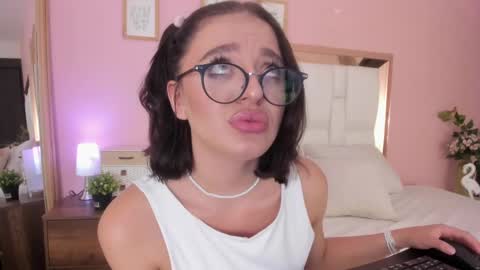 Snapshot of sofiiagudelo chatting on February 14, 2:39 am Sofi agudelo online show from February 14, 2:39 am