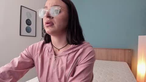 Snapshot of sofiiagudelo chatting on February 26, 12:27 am Sofi agudelo online show from February 26, 12:27 am