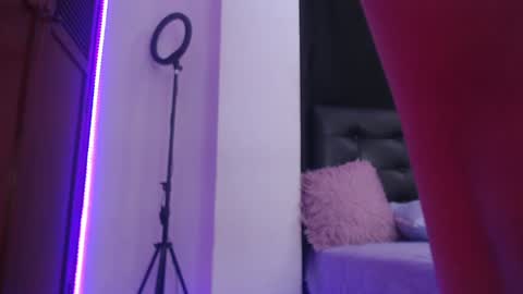 Snapshot of sofiievans_ chatting on December 1, 9:37 pm online show from December 1, 9:37 pm