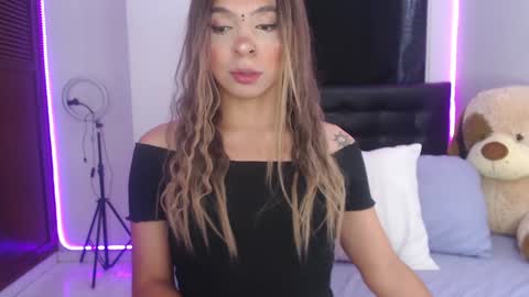 Snapshot of sofiievans_ chatting on January 24, 9:05 pm online show from January 24, 9:05 pm