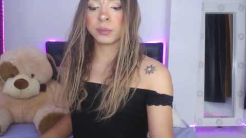 Snapshot of sofiievans_ chatting on February 27, 9:58 pm online show from February 27, 9:58 pm