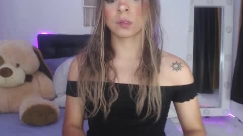 Snapshot of sofiievans_ chatting on February 28, 1:05 am online show from February 28, 1:05 am