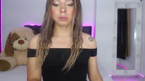 Snapshot of sofiievans_ chatting on October 11, 8:51 pm online show from October 11, 8:51 pm