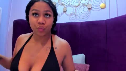 sofiifox online show from November 20, 7:35 pm