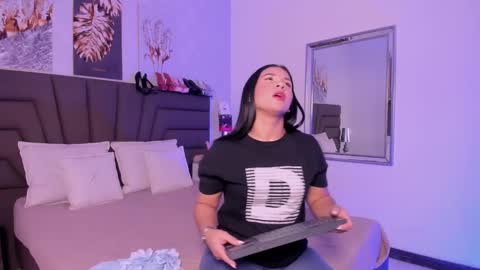 Snapshot of sofiperez_ chatting on March 2, 11:17 am online show from March 2, 11:17 am