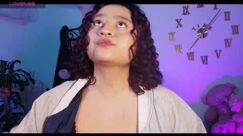 Snapshot of sofitabares_ chatting on December 19, 9:33 pm Demi Sofia online show from December 19, 9:33 pm