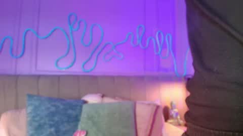 Snapshot of sofly_s chatting on April 18, 9:24 am Sofi online show from April 18, 9:24 am