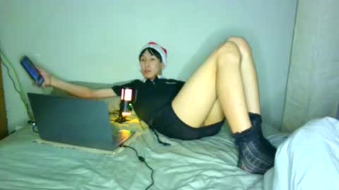 Snapshot of soft_and_quiet chatting on December 22, 6:49 pm Softie online show from December 22, 6:49 pm