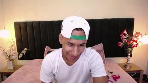 Snapshot of soft_attraction chatting on October 22, 8:19 pm Cam and Amy online show from October 22, 8:19 pm