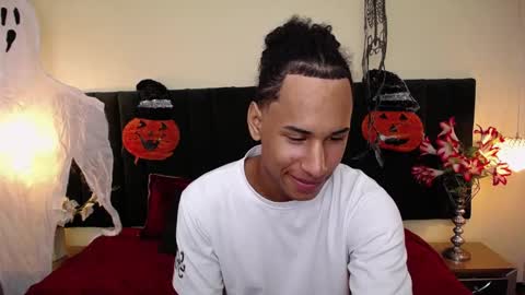 Snapshot of soft_attraction chatting on October 29, 8:10 pm Cam and Amy online show from October 29, 8:10 pm