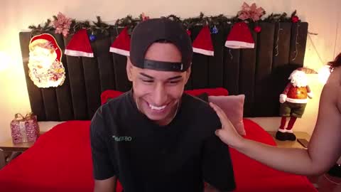 Snapshot of soft_attraction chatting on November 29, 7:39 pm Cam and Amy online show from November 29, 7:39 pm