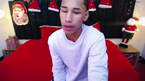 Snapshot of soft_attraction chatting on December 4, 8:17 pm Cam and Amy online show from December 4, 8:17 pm