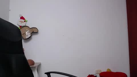 Snapshot of soft_fetish chatting on January 20, 9:22 pm Camila M online show from January 20, 9:22 pm