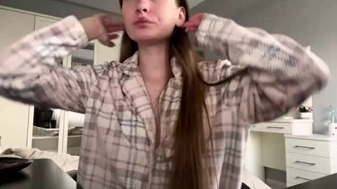 softlygirl online show from February 1, 1:20 pm