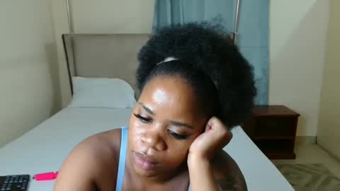 Snapshot of softlysinful chatting on October 28, 6:10 pm softlysinful online show from October 28, 6:10 pm