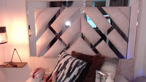    online show from February 6, 7:17 pm